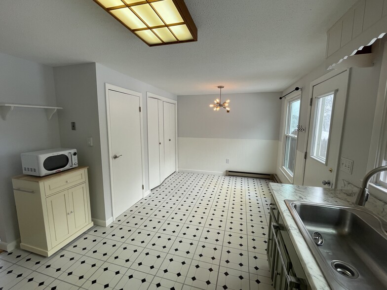 Kitchen - 33 Villa Rd