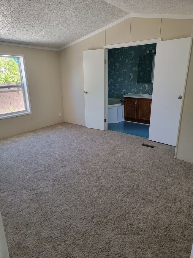 Building Photo - Bright 3-Bed, 2-Bath Home with Yard in 55+...