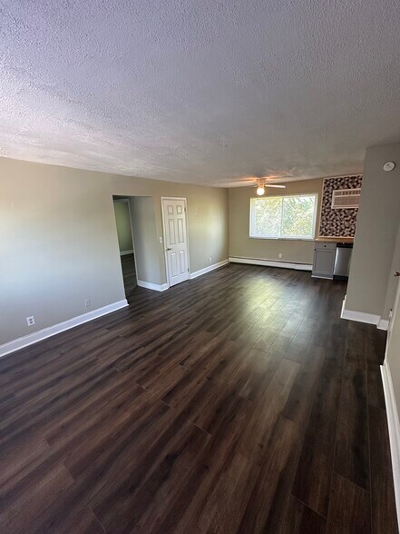 Building Photo - 1762 Cleneay Ave