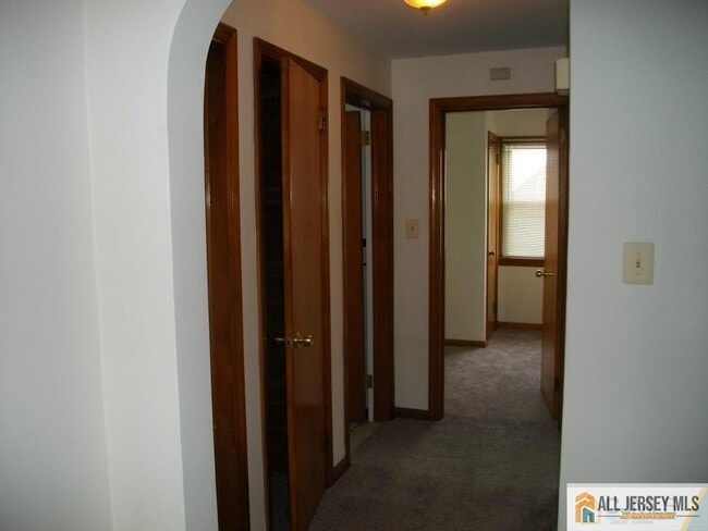 Building Photo - 6 Linwood Pl