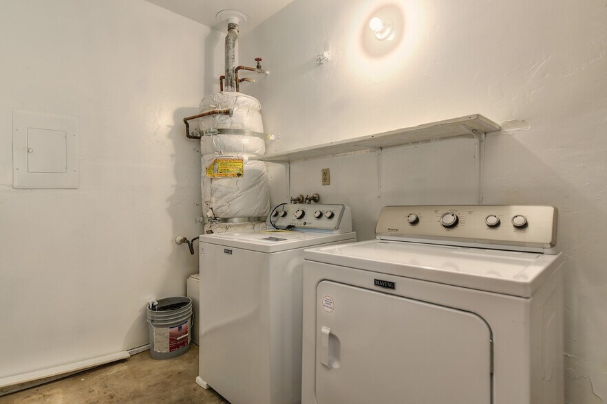 Building Photo - 9626 Knickers Ct