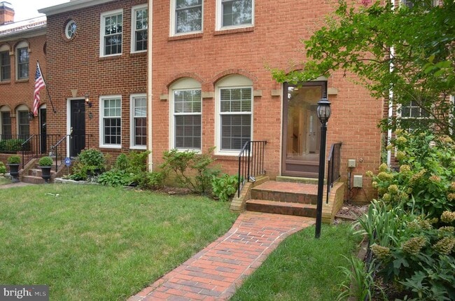 Building Photo - 714 Wilkes St