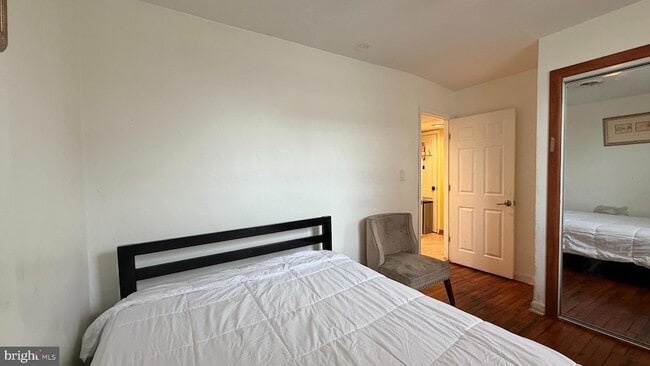 Building Photo - 830 19th St NE