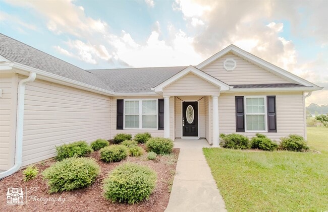 Building Photo - 246 Macarthur Dr