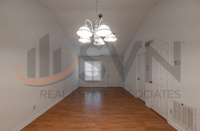 Building Photo - *ONE MONTH FREE* Cozy 1BR, 1BA North Durham Townhome