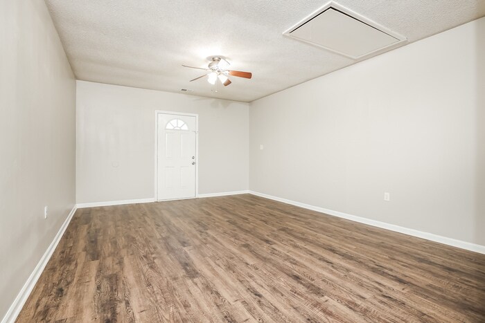 Building Photo - 209 Bluebell Ave