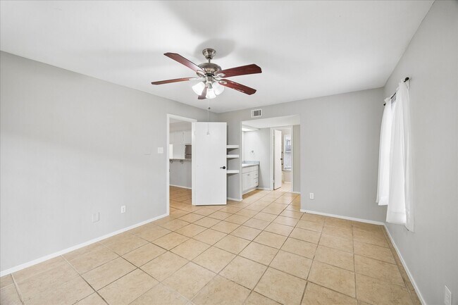 Building Photo - 2 Goldthread Ct