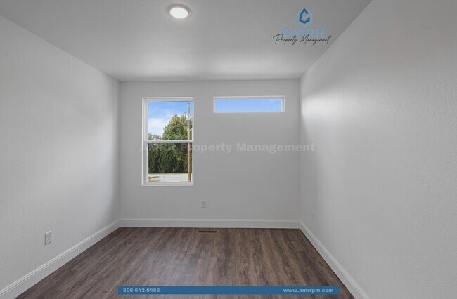 Building Photo - 511 Solar St