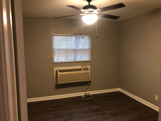 Building Photo - 574 Cooper St SW