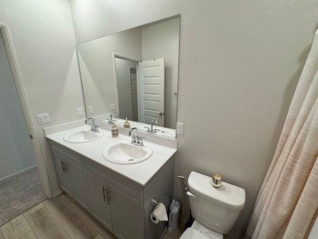 Building Photo - Beautiful House in the heart of Temecula -...