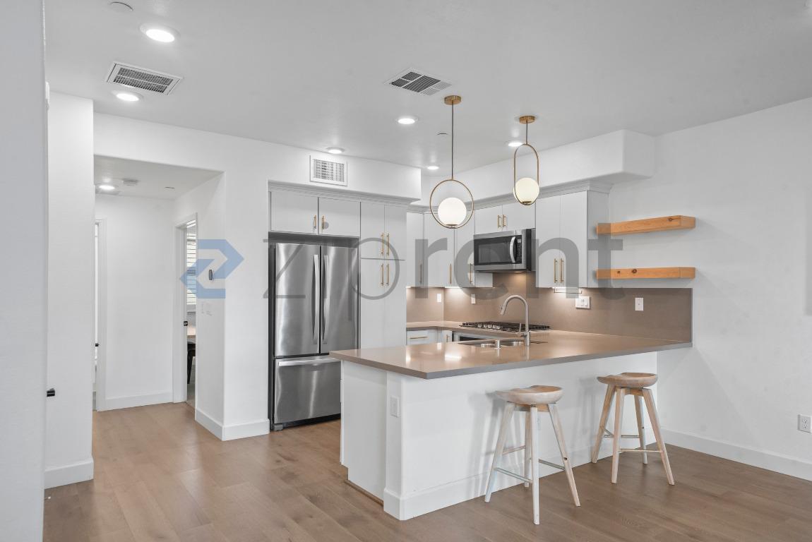 Building Photo - 15 Lisbon Ln