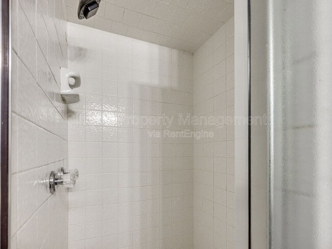Building Photo - 1706 High Meadows Dr