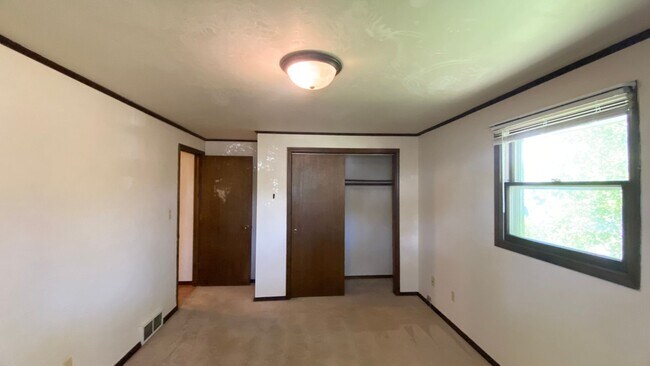 Building Photo - 611 Greene Ave