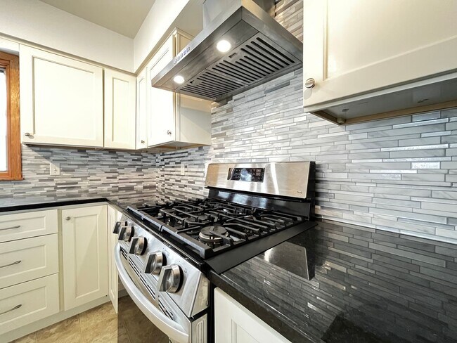 Building Photo - 3508 Flag Ave N