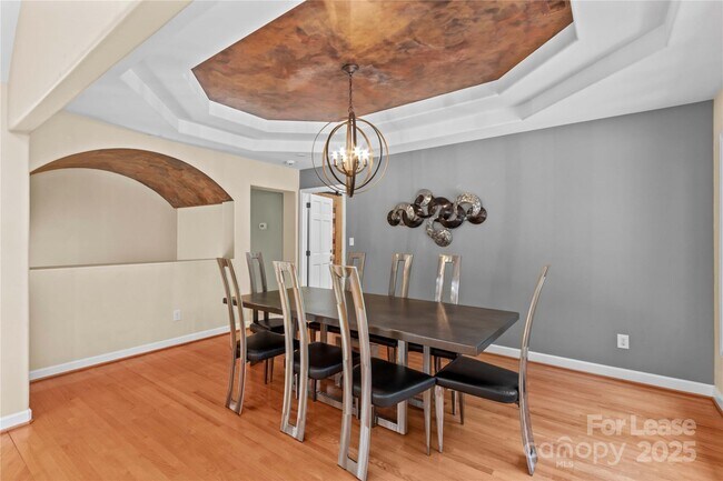 Building Photo - 709 Normandy Rd