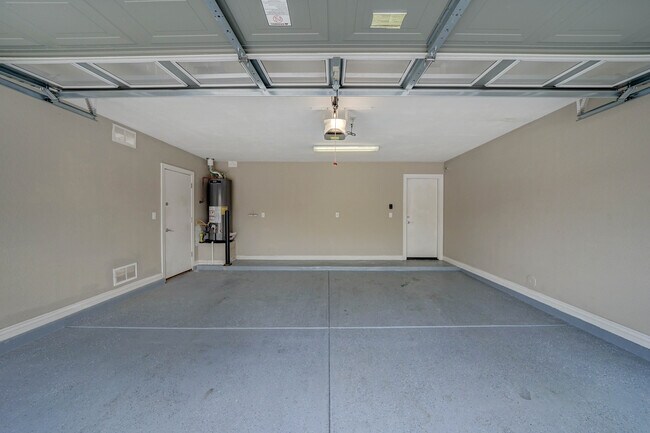 Building Photo - 8503 W Coyote Dr