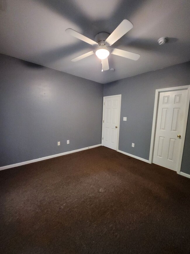 Building Photo - Cute duplex in Belmont-