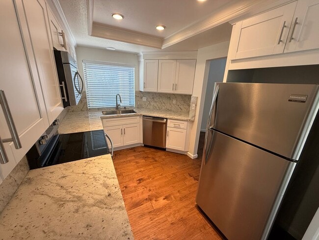 Building Photo - Updated 2 Bed + Loft / 2 Bath Home in Desi...