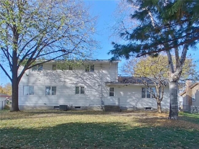 Building Photo - 931 Market St S