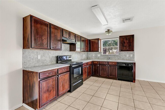 Building Photo - 9834 Bobolink Dr