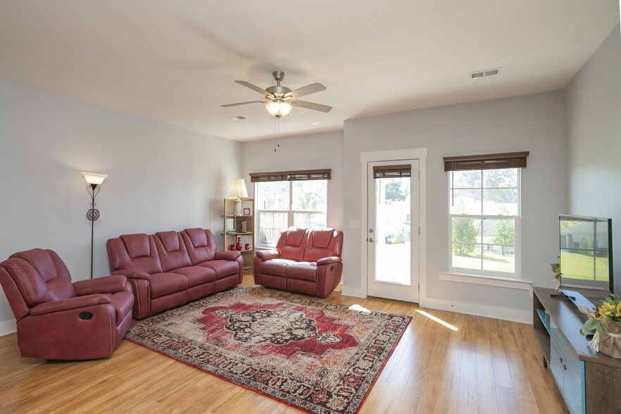 Building Photo - 2097 Orangery Dr