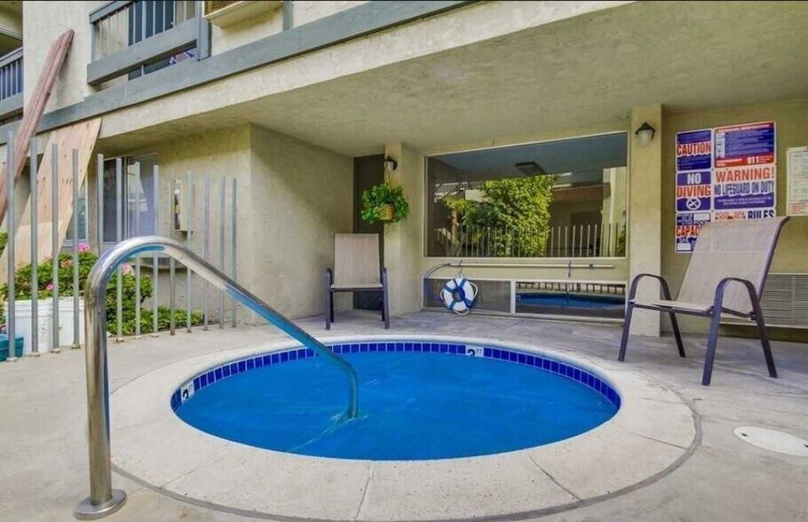 Building Photo - 6675 Mission Gorge Rd