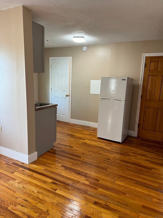 Building Photo - Portsmouth 1 bedroom