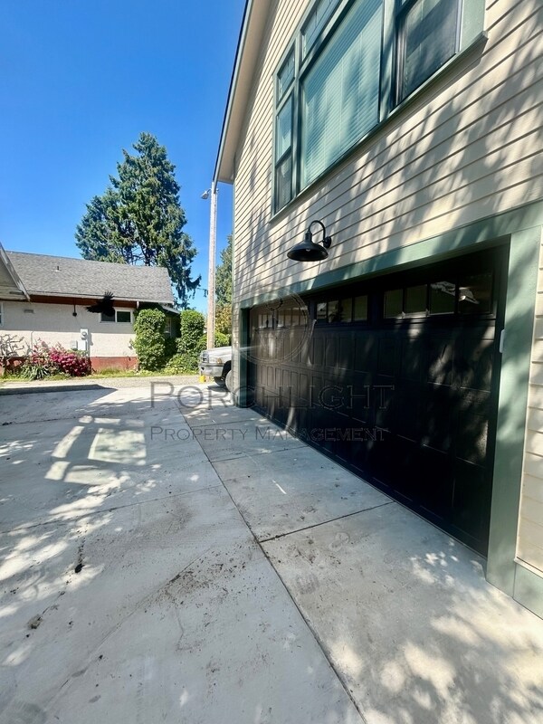 Building Photo - 326 Boblett St