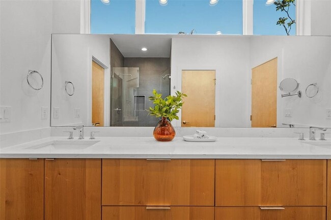 Building Photo - 7813 Mullen Dr