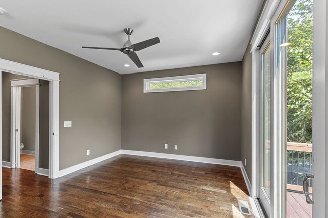 Building Photo - 4 Bedroom/ 2.5 Bath Home in East Nashville...