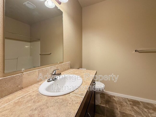 Building Photo - 537 Catron St N