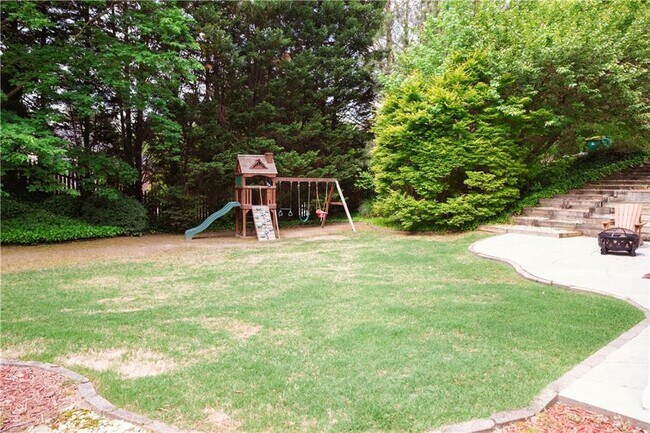 Building Photo - 605 Lake Medlock Dr