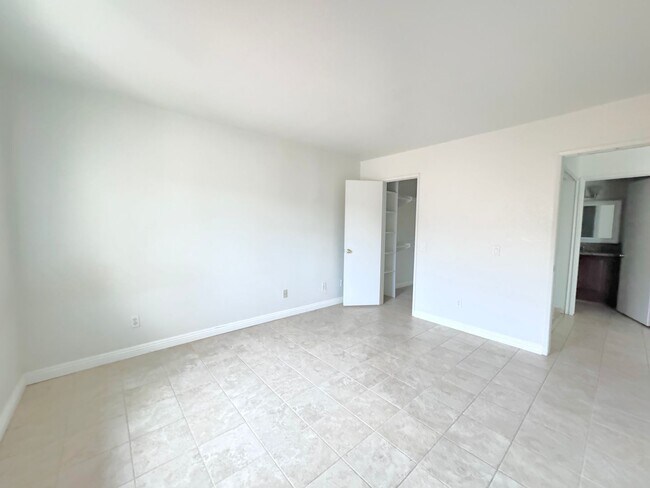 Building Photo - 207 Woodland Pkwy