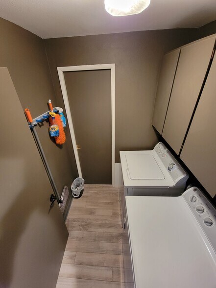 Laundry Room - 8111 NE 27th St