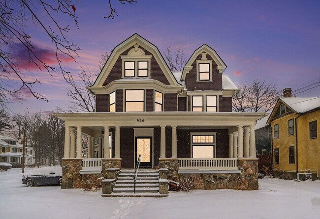 Building Photo - Fully Renovated 1 Bedroom in Historic Sloan Neighborhood $1099