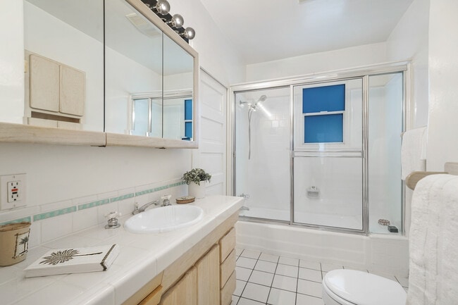 Guest bathroom - 28 Clubhouse Ave
