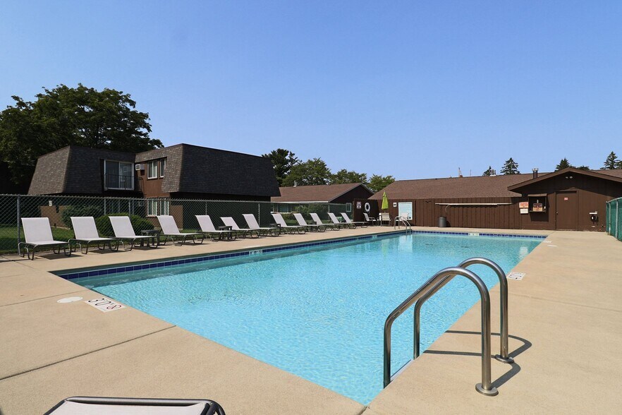 Primary Photo - Heritage Square Apartments