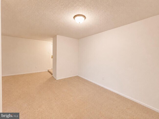 Building Photo - 10204 Bushman Dr
