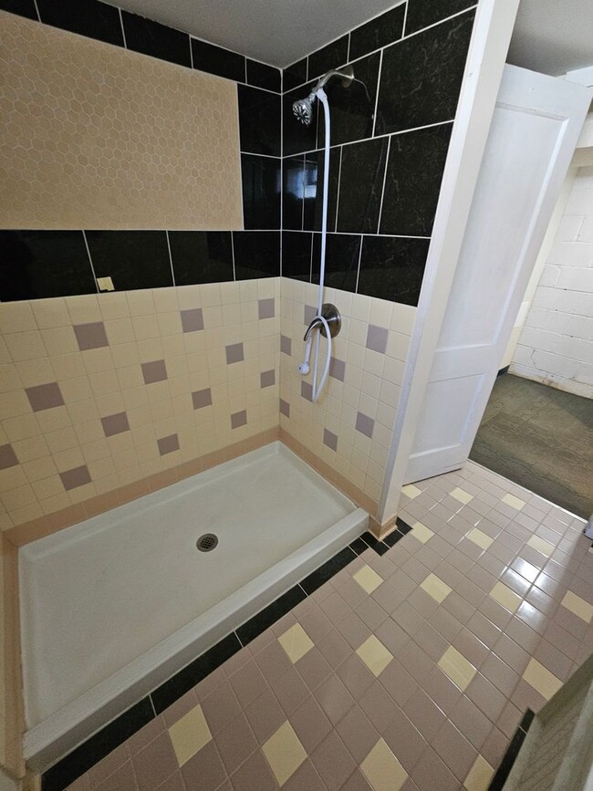 Building Photo - Newly Renovated 3-Bedroom Townhome with Chic Features