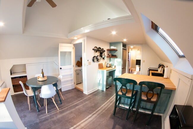 Building Photo - 36 Irving St