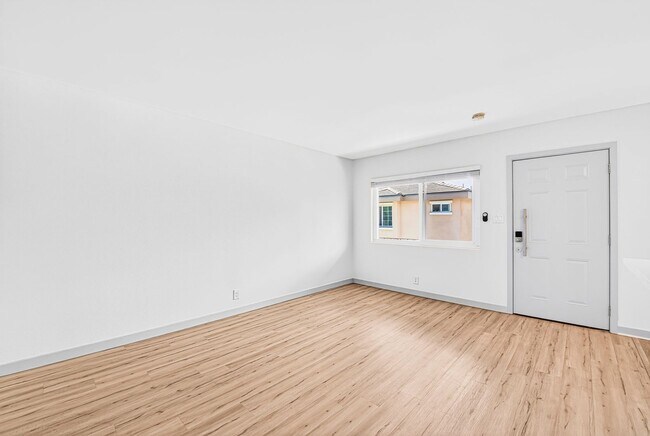 Interior Photo - 359 East Esther Street