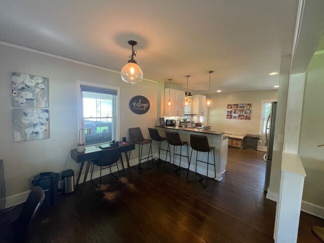 Building Photo - Updated 3 Bedroom Home