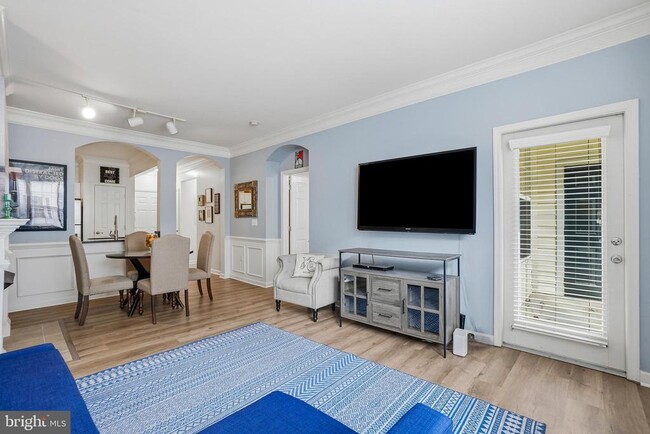 Building Photo - 27 Booth St