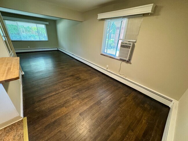 Building Photo - 3 Bedroom ~ Clintonville