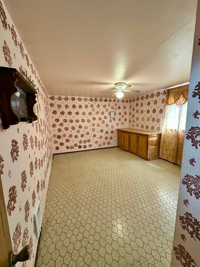 Building Photo - 1409 NW Portland Ave