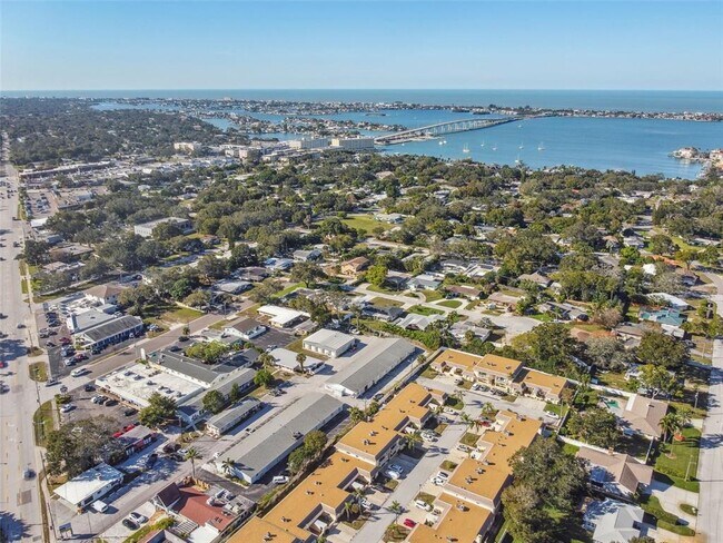 Building Photo - 610 Indian Rocks Rd N