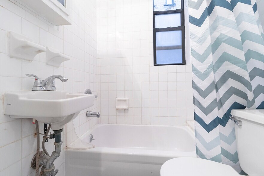 Building Photo - 1415-1423 Lexington Avenue-SI ID1032075P