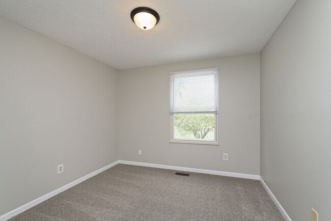 Building Photo - Sweet 4 Bedroom 2.5 Bath Home in Great Fishers Location Within Walking Distance to the Nickel Pla...