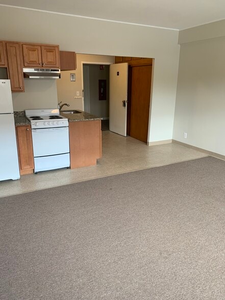 Building Photo - 1050 Hancock St