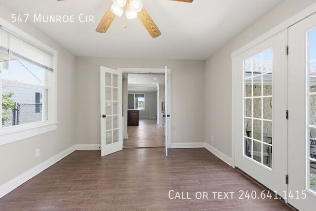 Building Photo - 547 Munroe Cir